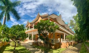 Garður fyrir utan The Hotel Umbra Bagan