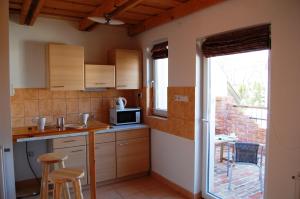 Kuchyň nebo kuchyňský kout v ubytování Maya Guesthouse