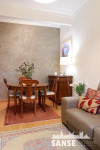 a living room with a table and a couch at Apartamento Usan in San Sebastián