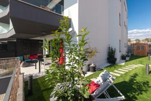 Vonkajšia záhrada v ubytovaní Apartment Libelle 5 star apartment in Krk!