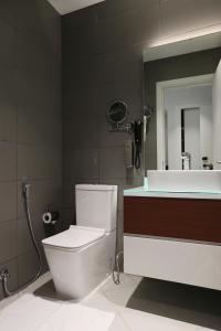 Koupelna v ubytování eStay Hotel