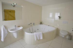 Koupelna v ubytování Hotel Rusava