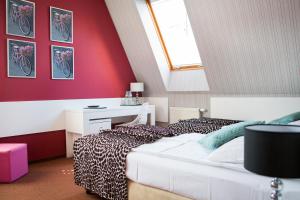 Postel nebo postele na pokoji v ubytování Hotel Na Rogatce + 35 fotografií