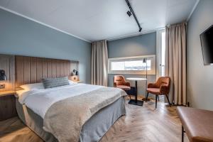 a bedroom with a bed and a table and chairs at Anker Hotel in Oslo