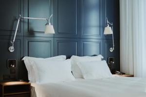 Postel nebo postele na pokoji v ubytování The Bold Type Hotel, a Member of Design Hotels