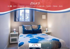 una exposición de un dormitorio con una cama en una habitación en SweetHome Dijon - Zola, en Dijon
