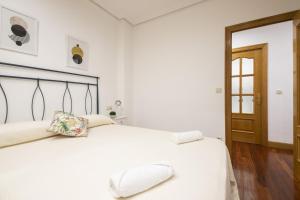 Posteľ alebo postele v izbe v ubytovaní Olas de Ondarreta - Local Rentss
