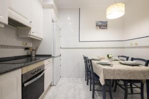 Kuchyňa alebo kuchynka v ubytovaní Olas de Ondarreta - Local Rentss