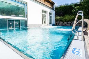 Bazén v ubytování Landhotel Schermer nebo v jeho okolí