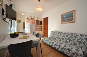 A kitchen or kitchenette at Appartamenti Alemagna