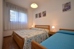 A bed or beds in a room at Appartamenti Alemagna Még 20 kép
