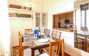 a dining room with a table and chairs at Cozy Home In Fuengirola With Wifi in Fuengirola