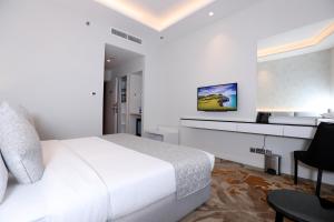 TV a/nebo společenská místnost v ubytování eStay Hotel