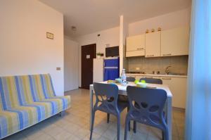 A kitchen or kitchenette at Appartamenti Alemagna