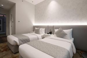 Postel nebo postele na pokoji v ubytování eStay Hotel