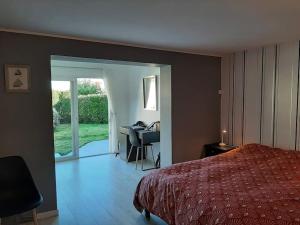 Postel nebo postele na pokoji v ubytování Gite Troubadour - Cap Gris Nez - piscine + 35 fotografií