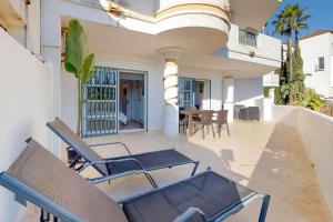 Fotografia z galérie ubytovania Gran terraza con piscina junto a Mijas Golf v destinácii Fuengirola
