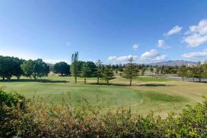 Fotografia z galérie ubytovania Gran terraza con piscina junto a Mijas Golf v destinácii Fuengirola
