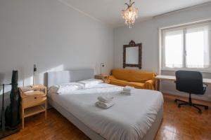 A bed or beds in a room at [Cozy apartment] Treviso 31