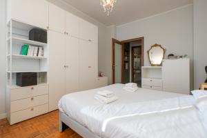 A bed or beds in a room at [Cozy apartment] Treviso 31