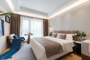 Rúm í herbergi á Livetour Hotel Financial City Keyun Road Metro Guangzhou