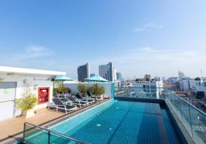 a swimming pool on the roof of a building at Holiday Inn Express Pattaya Central by IHG in Pattaya Central