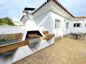 Balkón alebo terasa v ubytovaní Arenda Mara villa con piscina privada jardín