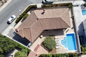Bazén v ubytovaní Arenda Mara villa con piscina privada jardín alebo v jeho blízkosti