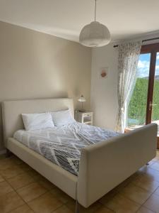 a bedroom with a large bed with a window at Iris, les Gîtes de Carlux in Carlux