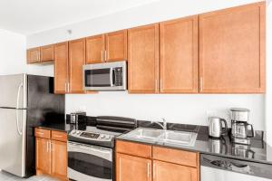 תמונה מהגלריה של Loop Studio w gym pool lounge 1 block from L CHI-701 בשיקגו