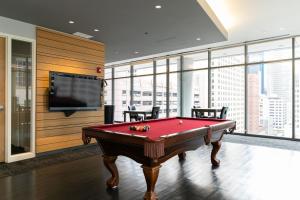 תמונה מהגלריה של Loop Studio w gym pool lounge 1 block from L CHI-701 בשיקגו