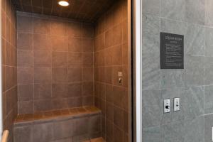 תמונה מהגלריה של Loop Studio w gym pool lounge 1 block from L CHI-701 בשיקגו
