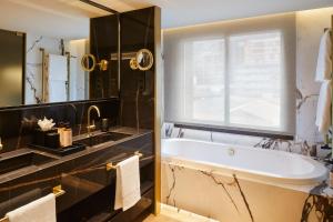 Hotel MIM Andorra的一间浴室