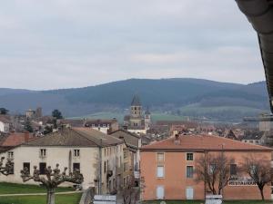 a view of a city with mountains in the background at Appartement Le Duplex in Cluny