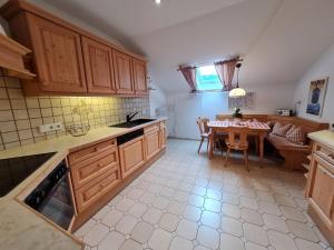 Kuchyň nebo kuchyňský kout v ubytování AlpenHorizont