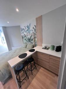 Posteľ alebo postele v izbe v ubytovaní Chez Marcel ménage et linge inclus