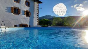 The swimming pool at or close to Casa Rural Betraunea