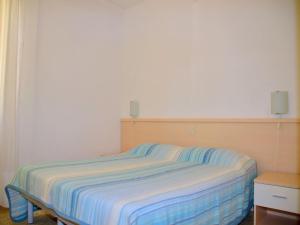 A bed or beds in a room at Renewed flat with seaview - Beahost