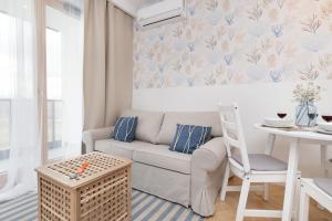 Cozy Nights Letnicka by Renters Prestige tesisinde bir oturma alanı