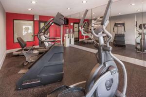The fitness centre and/or fitness facilities at Wingate by Wyndham Canton-Hall of Fame