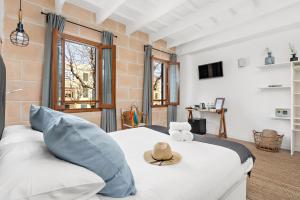 Postel nebo postele na pokoji v ubytování Hotel Boutique Ses 5 Claus