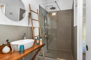 a bathroom with a sink and a shower at Hotel Boutique Ses 5 Claus in Ciutadella