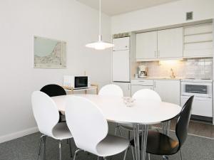 Kuchyň nebo kuchyňský kout v ubytování Apartment Blokhus CXIX
