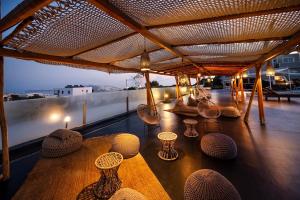 Reštaurácia alebo iné gastronomické zariadenie v ubytovaní Orizontes Hotel Santorini