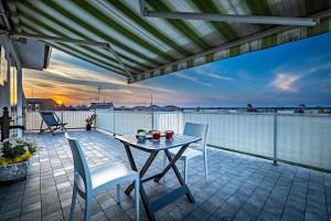 A balcony or terrace at Il terrazzo sul tramonto