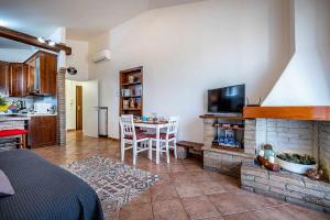 A kitchen or kitchenette at Il terrazzo sul tramonto
