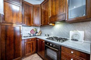 A kitchen or kitchenette at Il terrazzo sul tramonto
