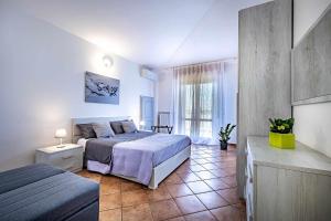 A bed or beds in a room at Il terrazzo sul tramonto
