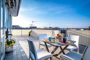A balcony or terrace at Il terrazzo sul tramonto