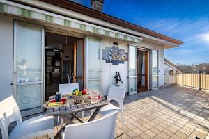 A balcony or terrace at Il terrazzo sul tramonto